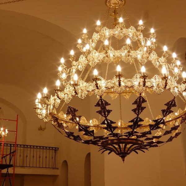 Professional Chandelier Installation in Dubai