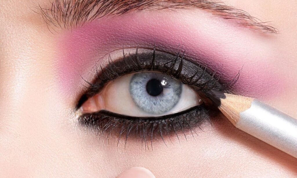 Choosing the Right Eyeliner for Beginners